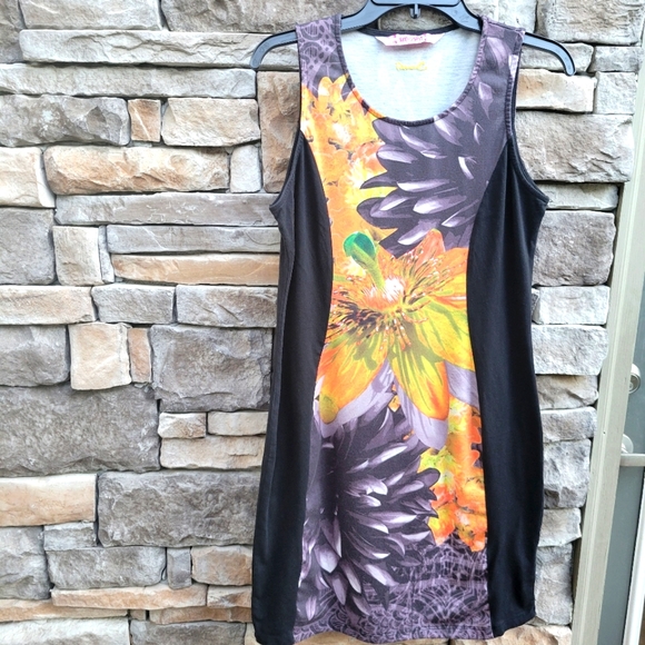 SMASH Dress - Picture 1 of 5